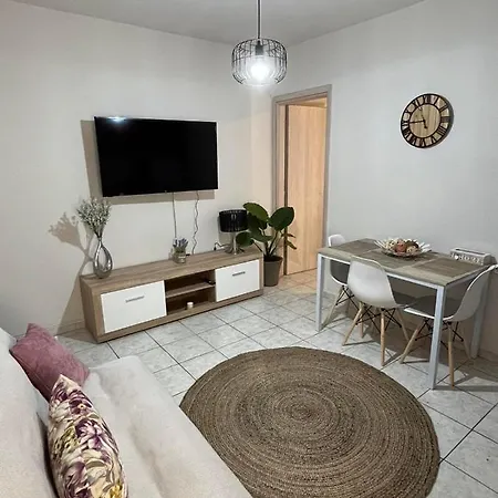Comfy Near The Port And The Center Of Apartment *