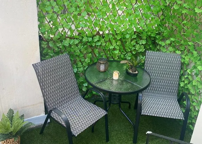 Comfy Near The Port And The Center Of アパート *