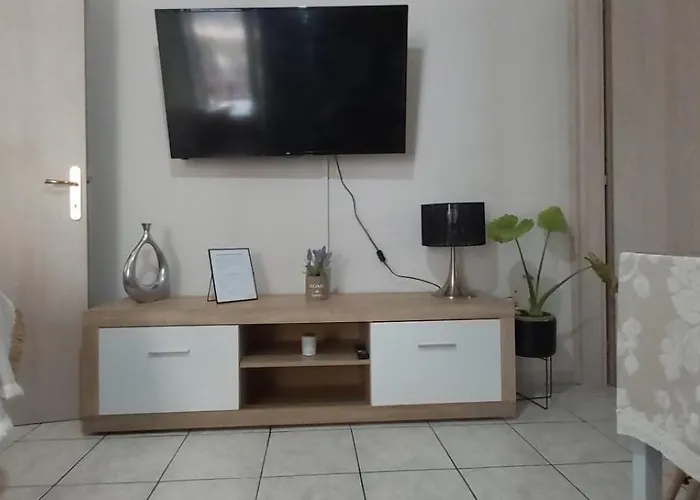 Comfy Near The Port And The Center Of アパート *