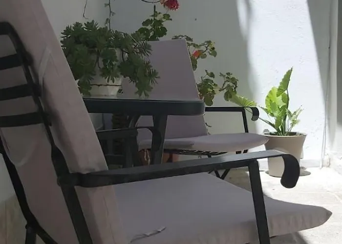 Comfy Near The Port And The Center Of アパート