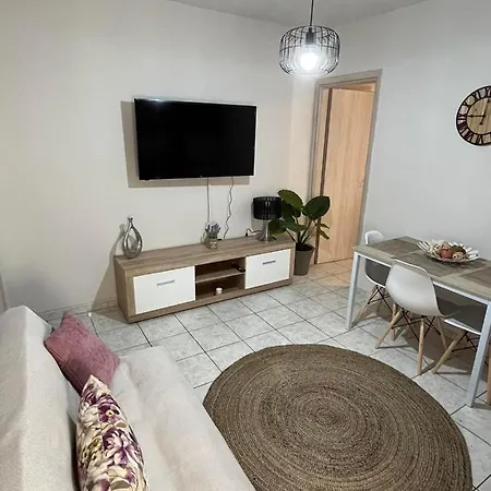 Comfy Near The Port And The Center Of Διαμέρισμα