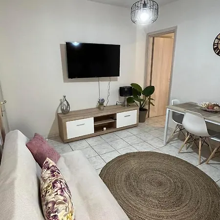 Comfy Near The Port And The Center Of Διαμέρισμα