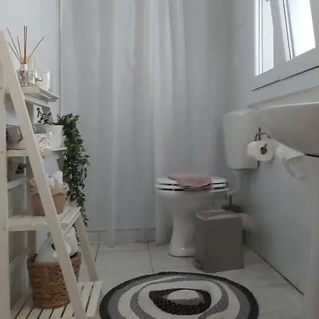 Comfy Near The Port And The Center Of * Волос