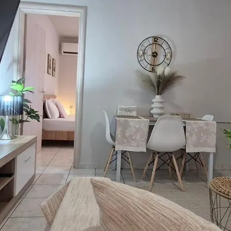 Апартаменты Comfy Near The Port And The Center Of *