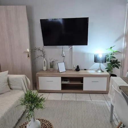 Comfy Near The Port And The Center Of *