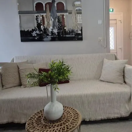 Comfy Near The Port And The Center Of Appartamento Volos